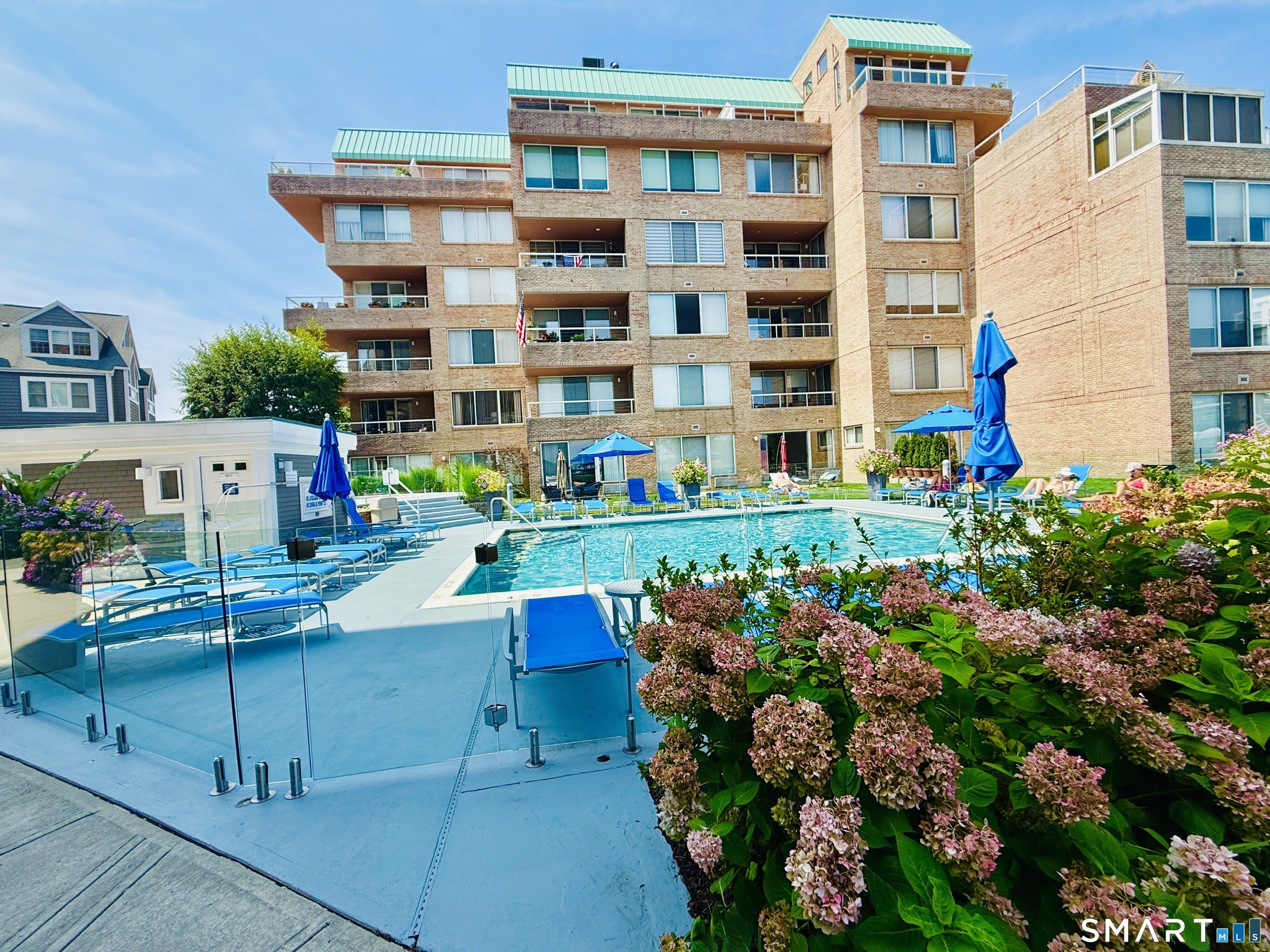 98 Southfield Avenue – photo 1