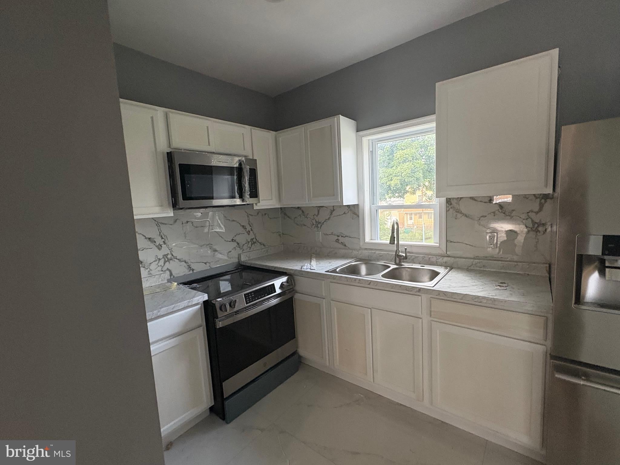 21 S LOCUST Street – photo 4