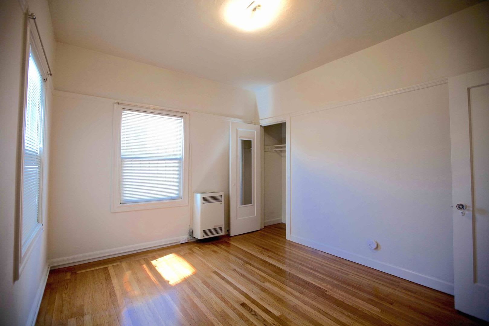 Beautiful, spacious 1-bdr with new windows, great wood floors, and lots of storage space – photo 2