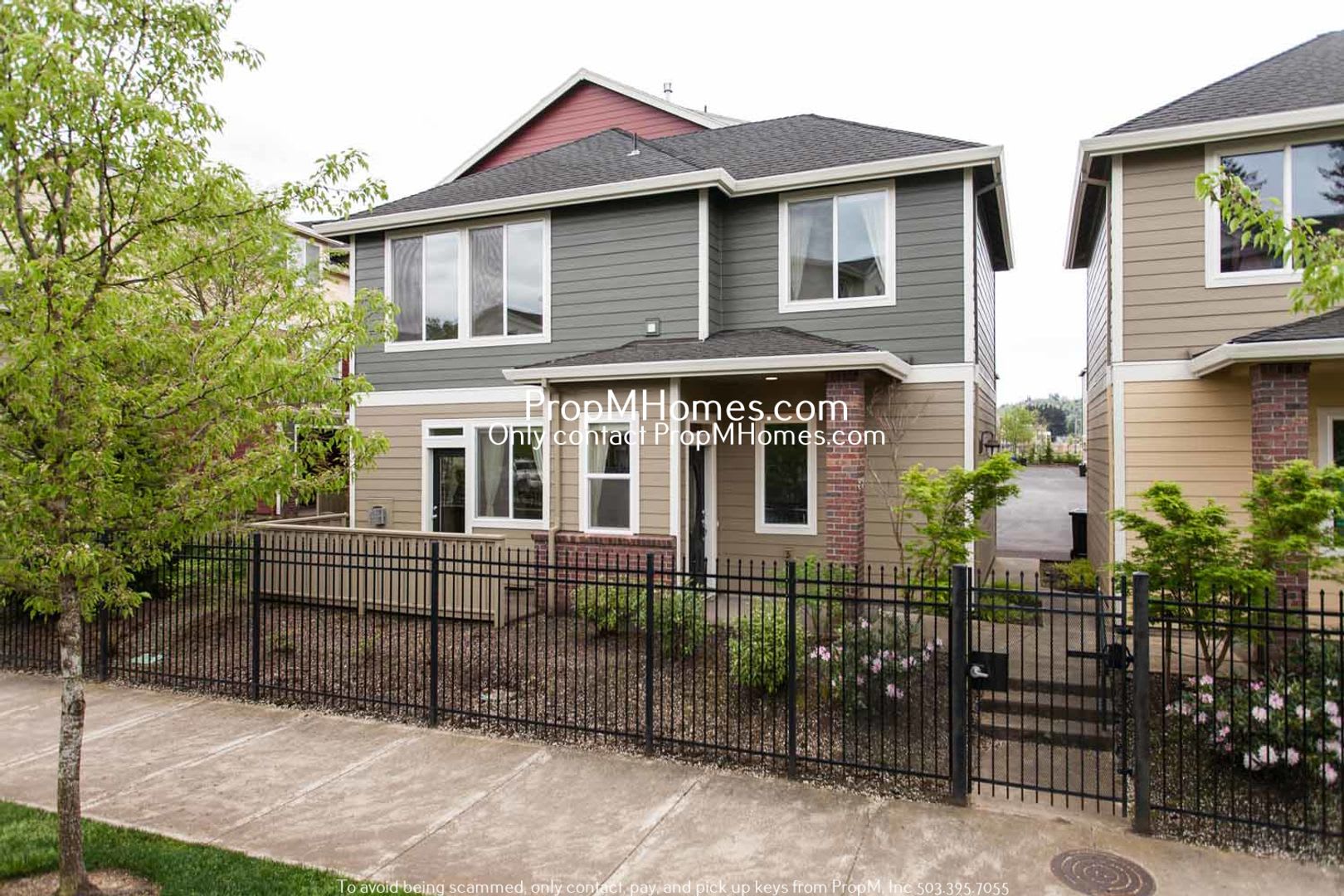 Gorgeous Two Bedroom Townhome In Gresham! In a Gated Community! – photo 1