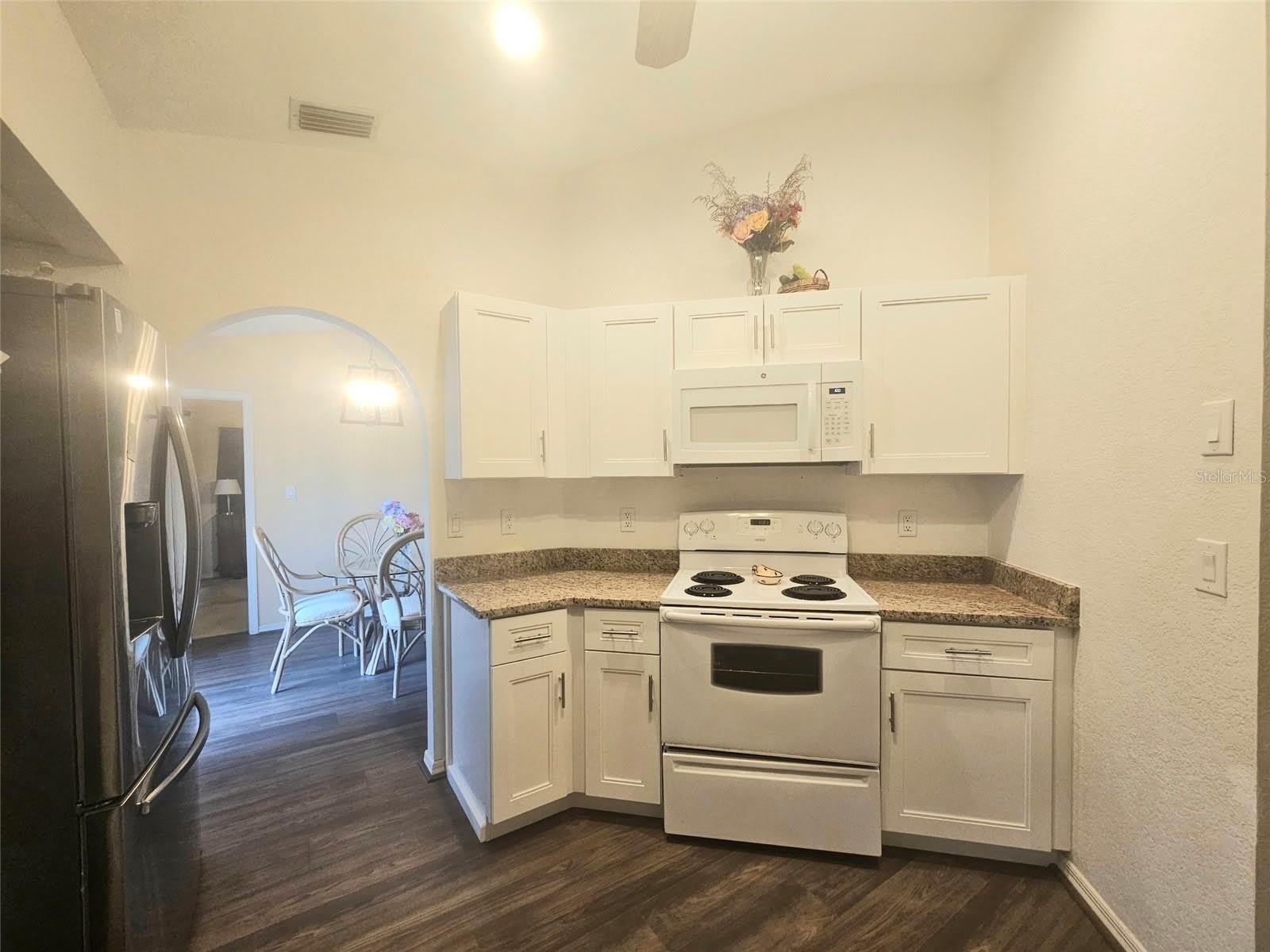 1011 TROPICAL Avenue NW – photo 4