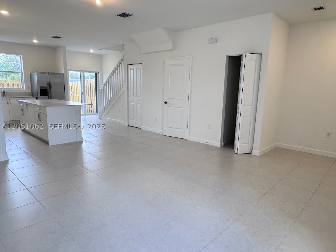 1182 SE Palm Ter – photo 3