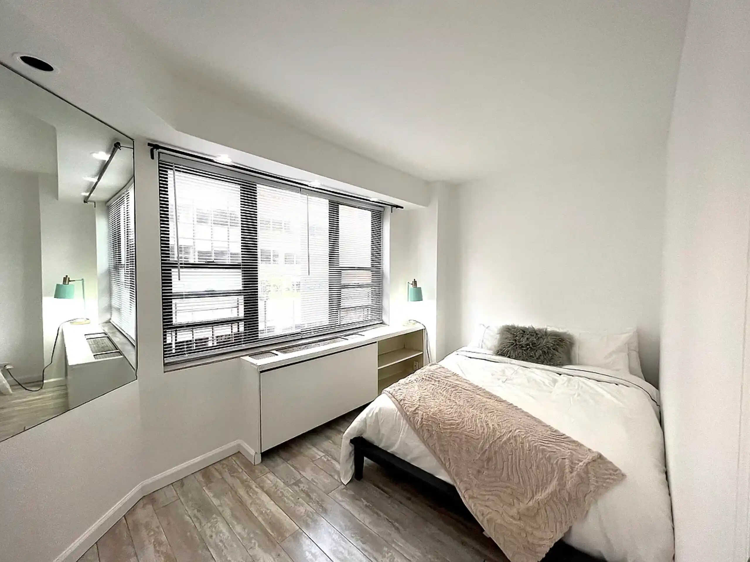 210 East 47th Street – photo 3