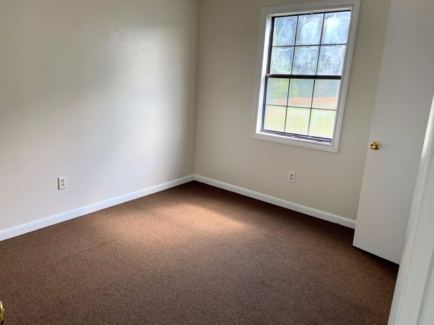 2 Bedrooom Duplex with Yard – photo 5