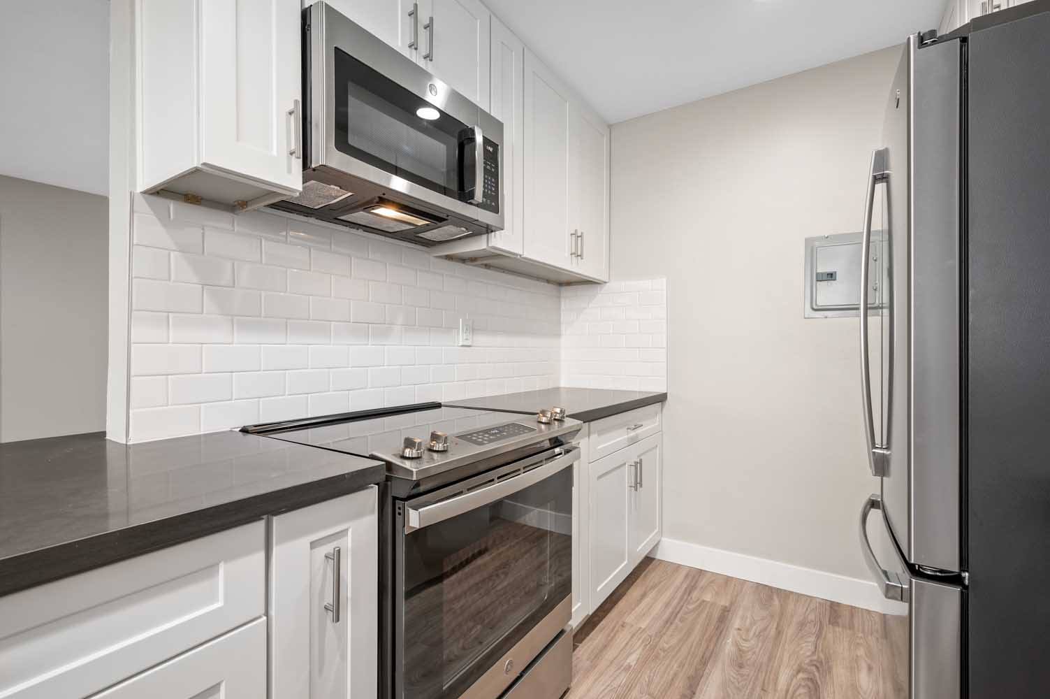 Los Robles Apartments – photo 2
