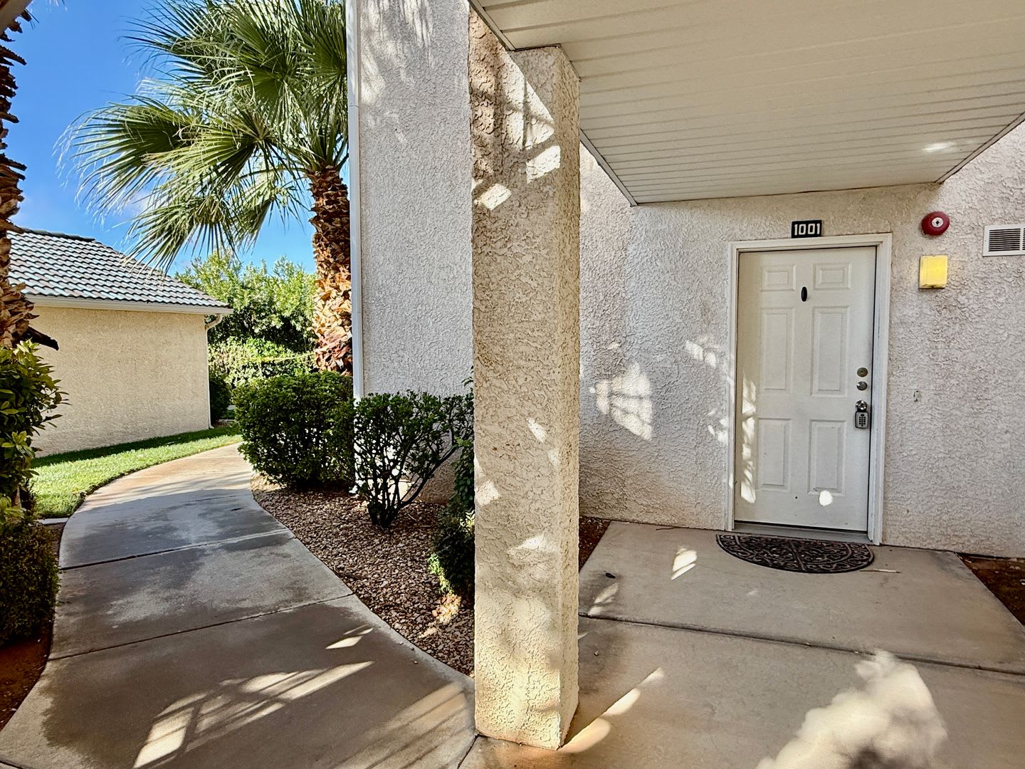 1 Br Available For Long Term Rental In Coveted Las Palmas Community – photo 2