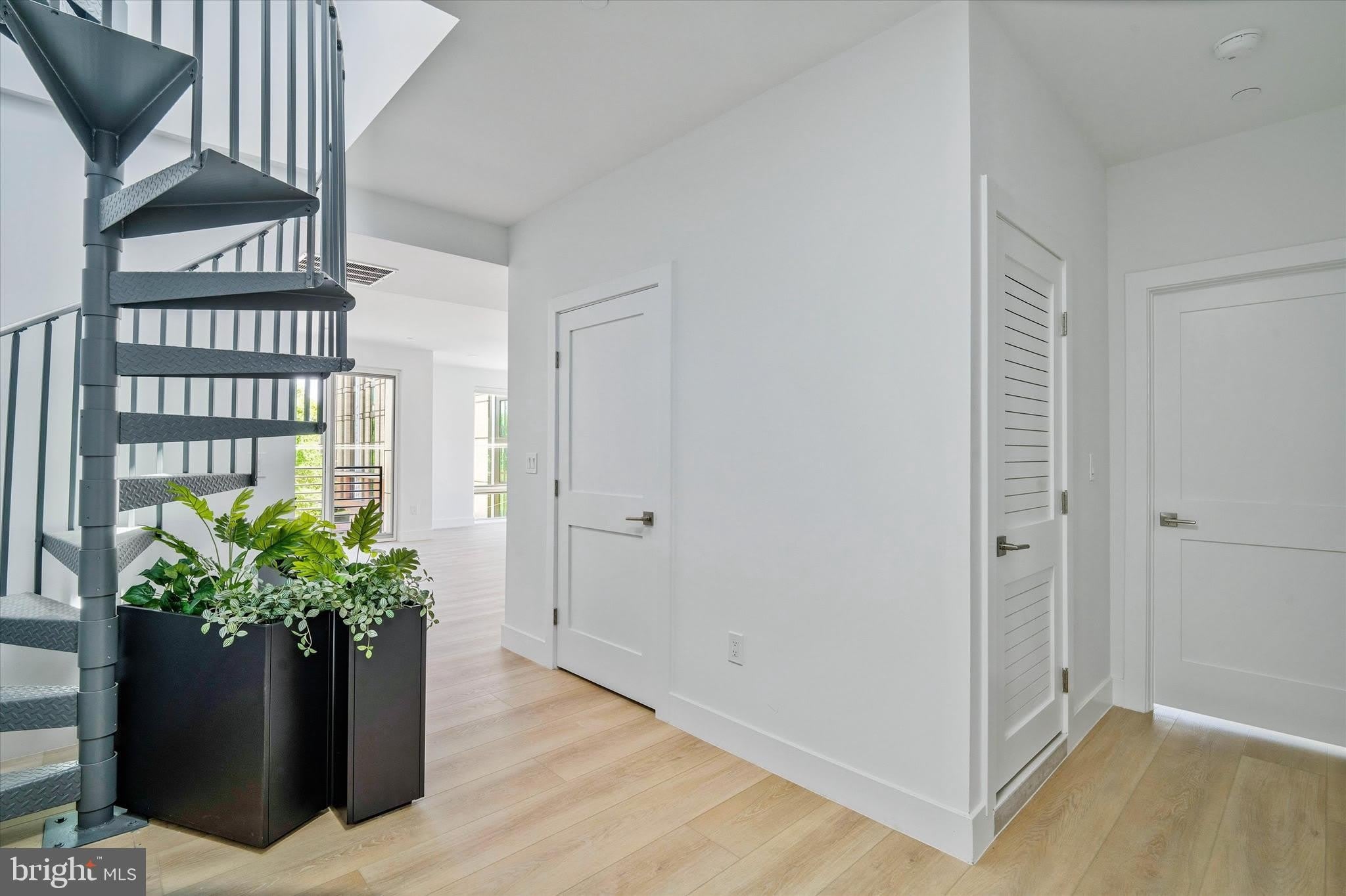 228 GLEBE Road W – photo 3