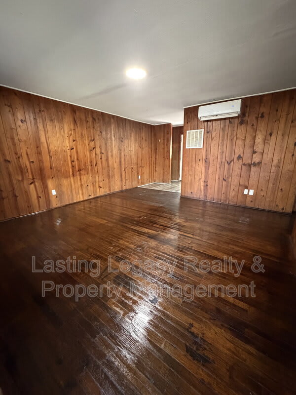910 Marsh Street – photo 4