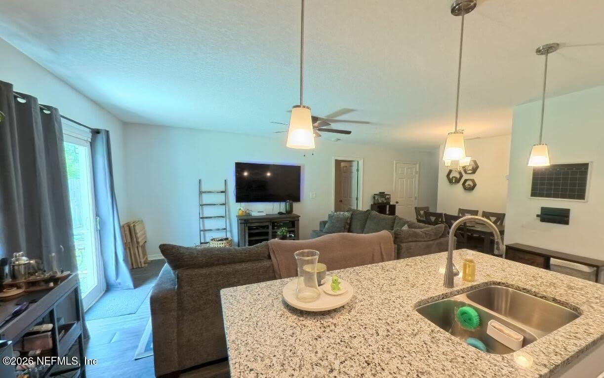 8352 HEWITT Street – photo 4