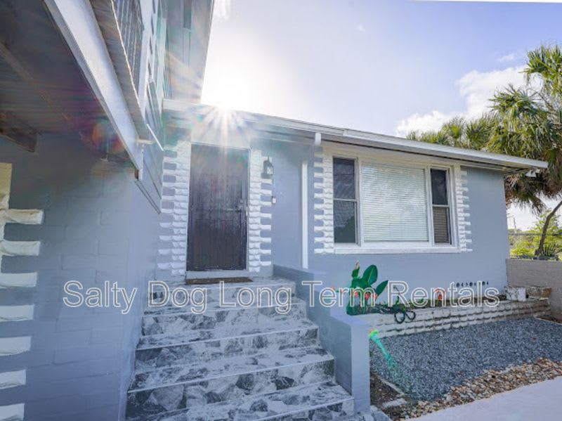 1208 N Halifax Ave – photo 4