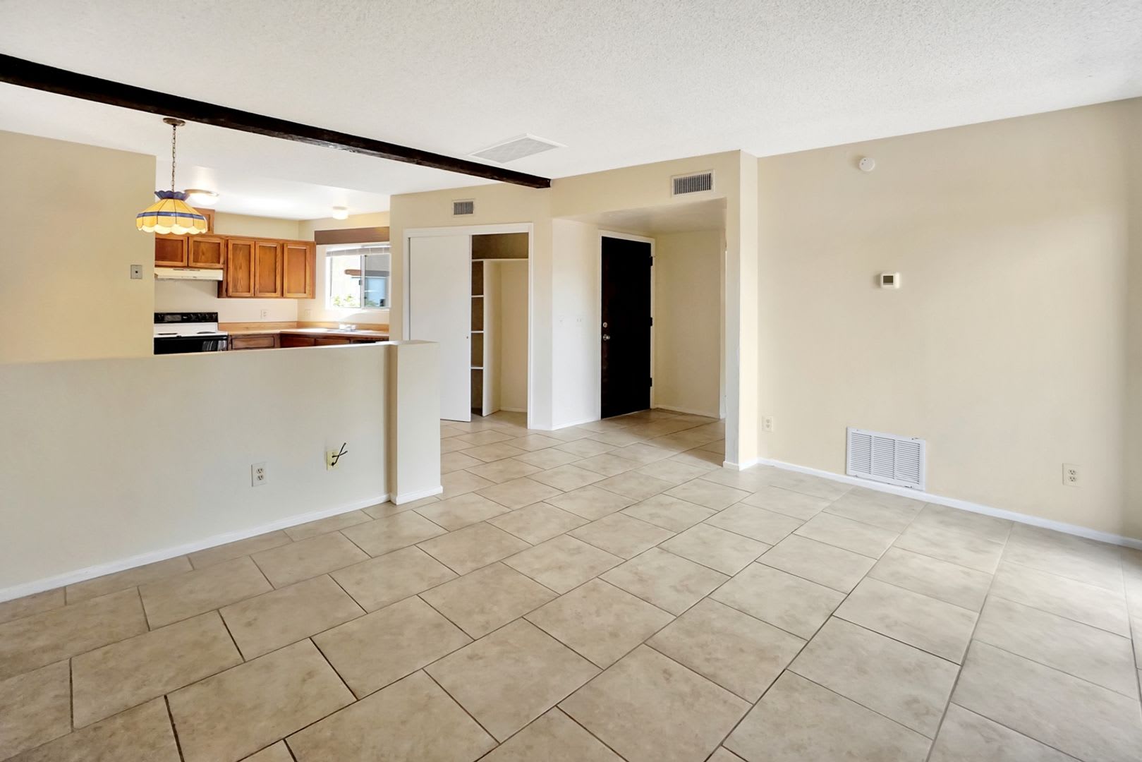 Midtown Sanctuary: Bright 2BR Home with Private Fenced Backyard – photo 3
