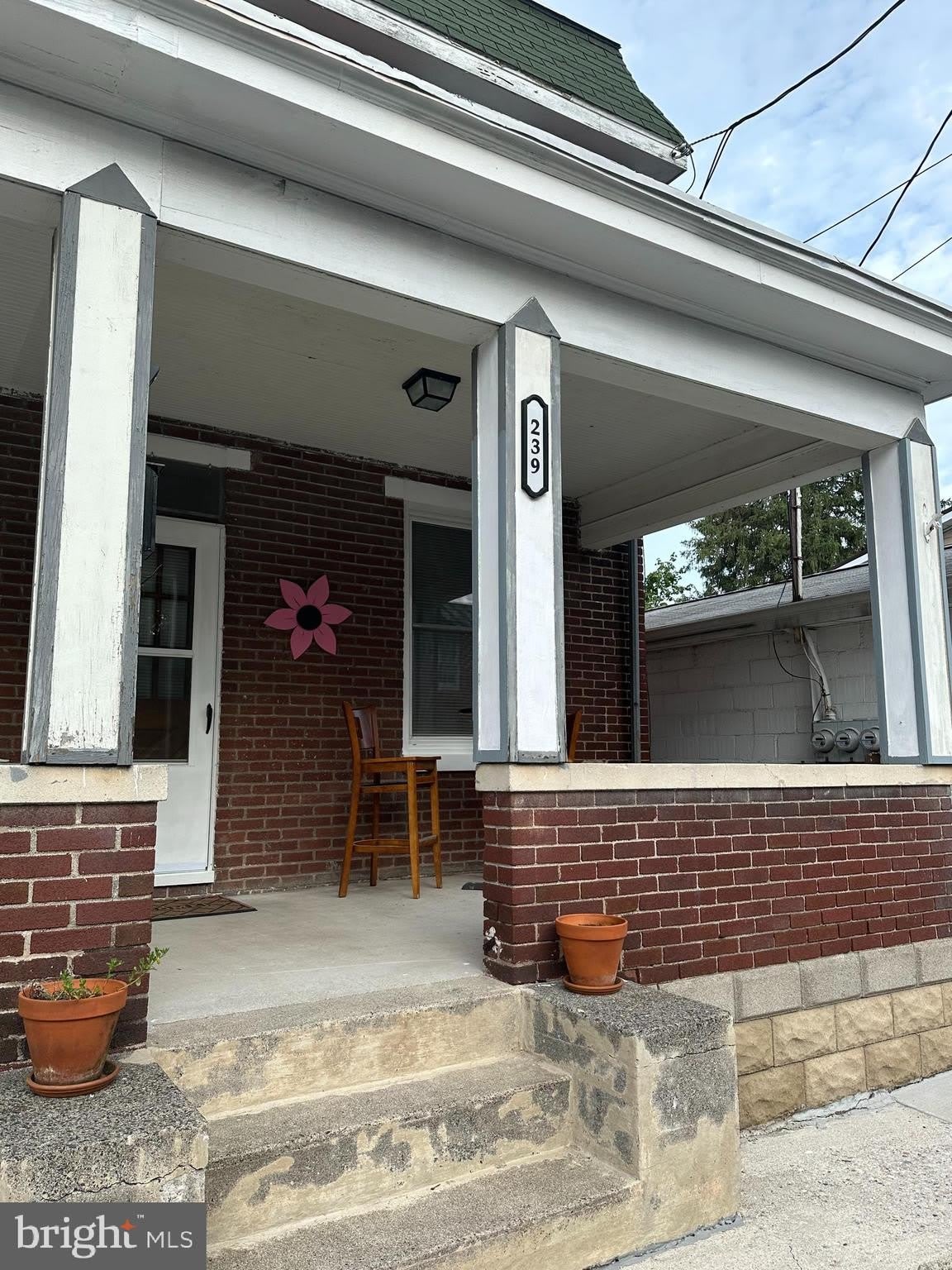 239 N STRATTON Street – photo 2