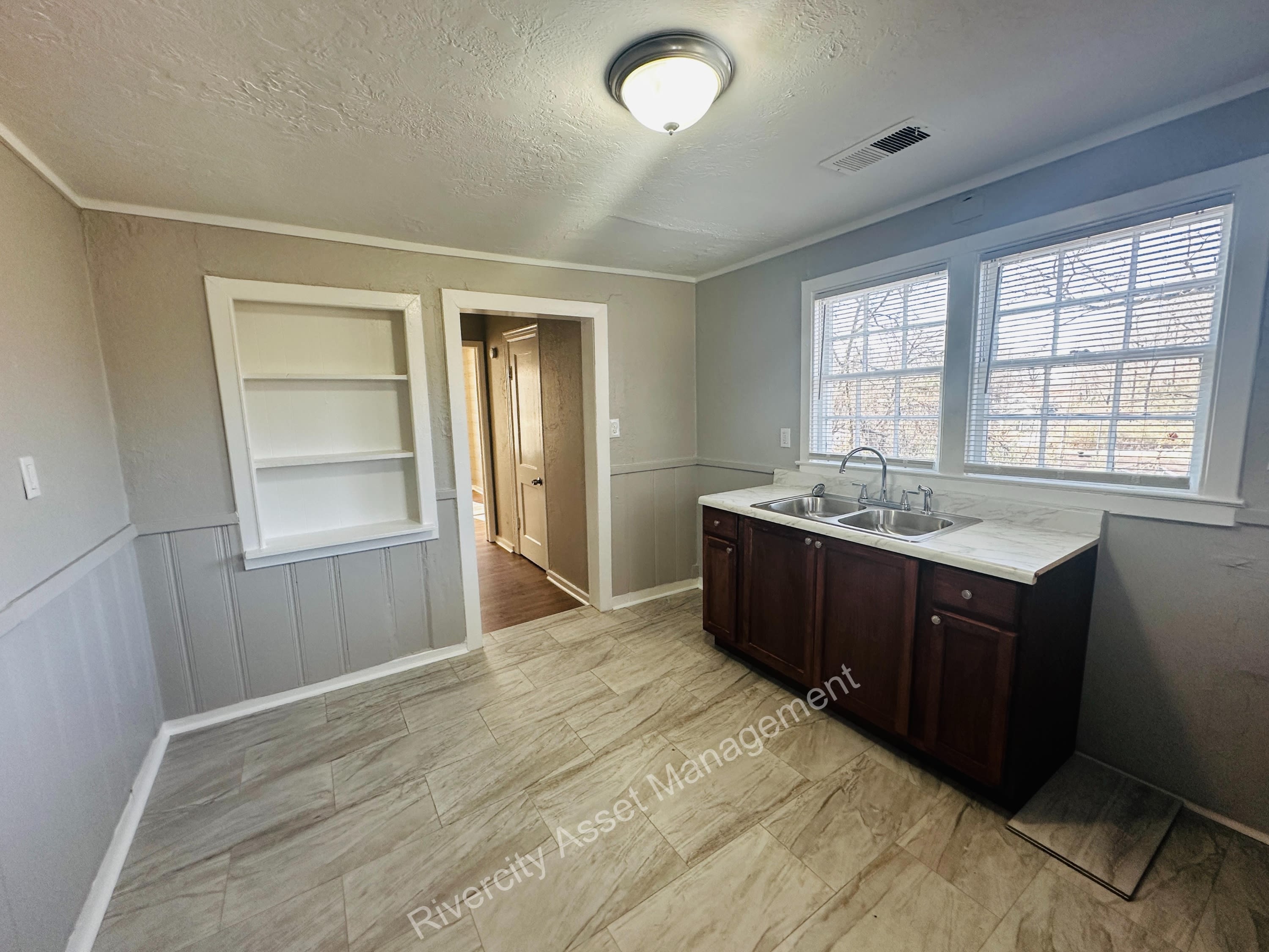 1911 The Oaks Avenue – photo 4