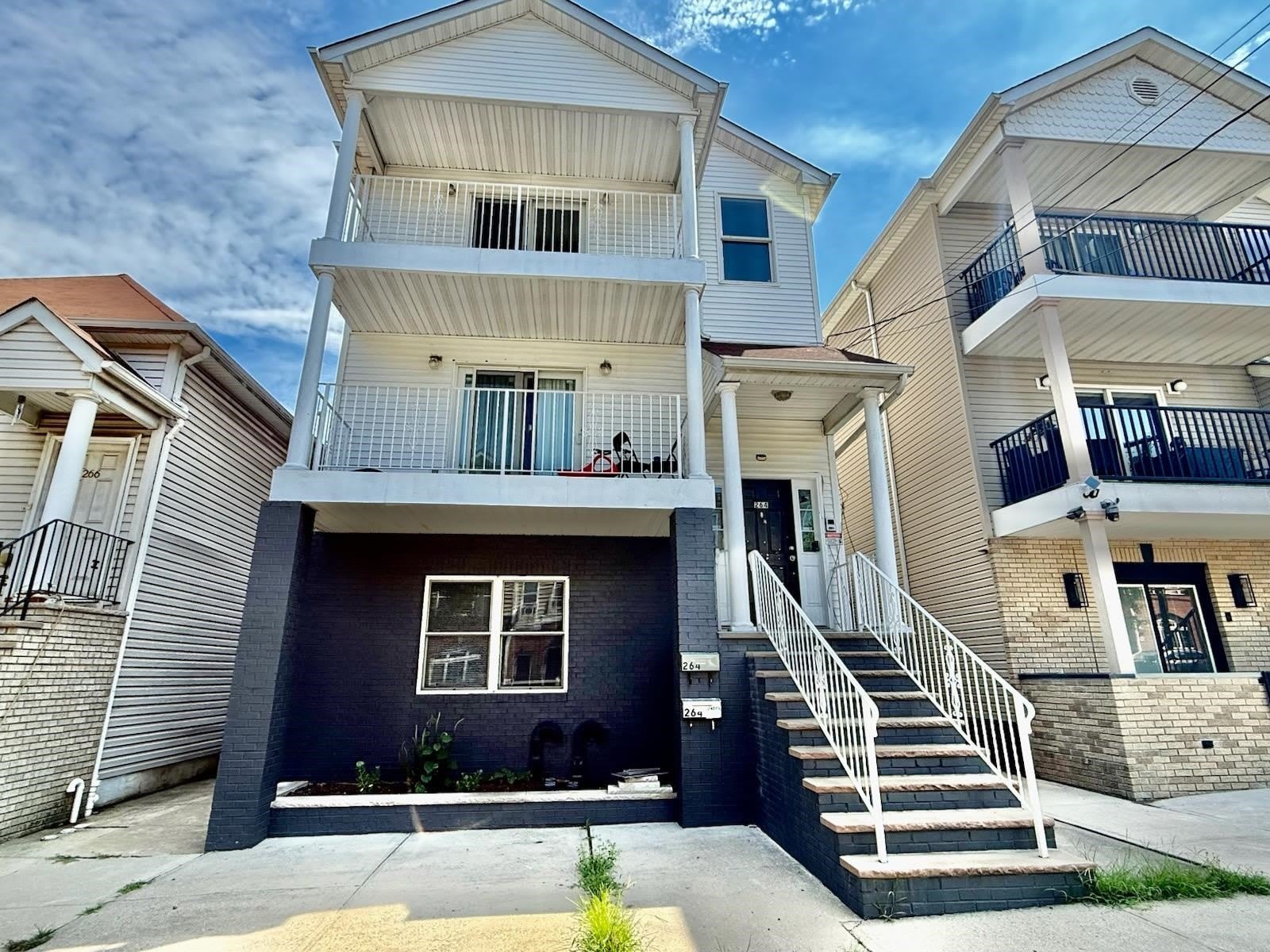 264 Custer Ave – photo 1
