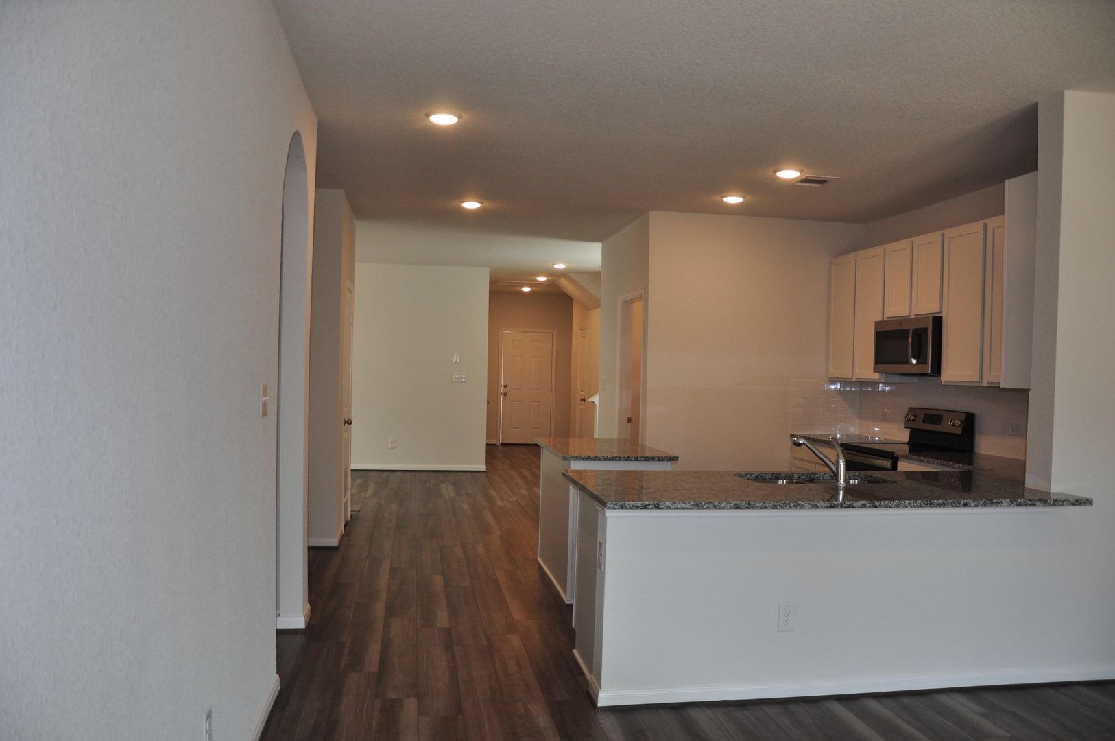 Brand New 3 Bedroom 2.5 Bath in Sonterra – photo 5