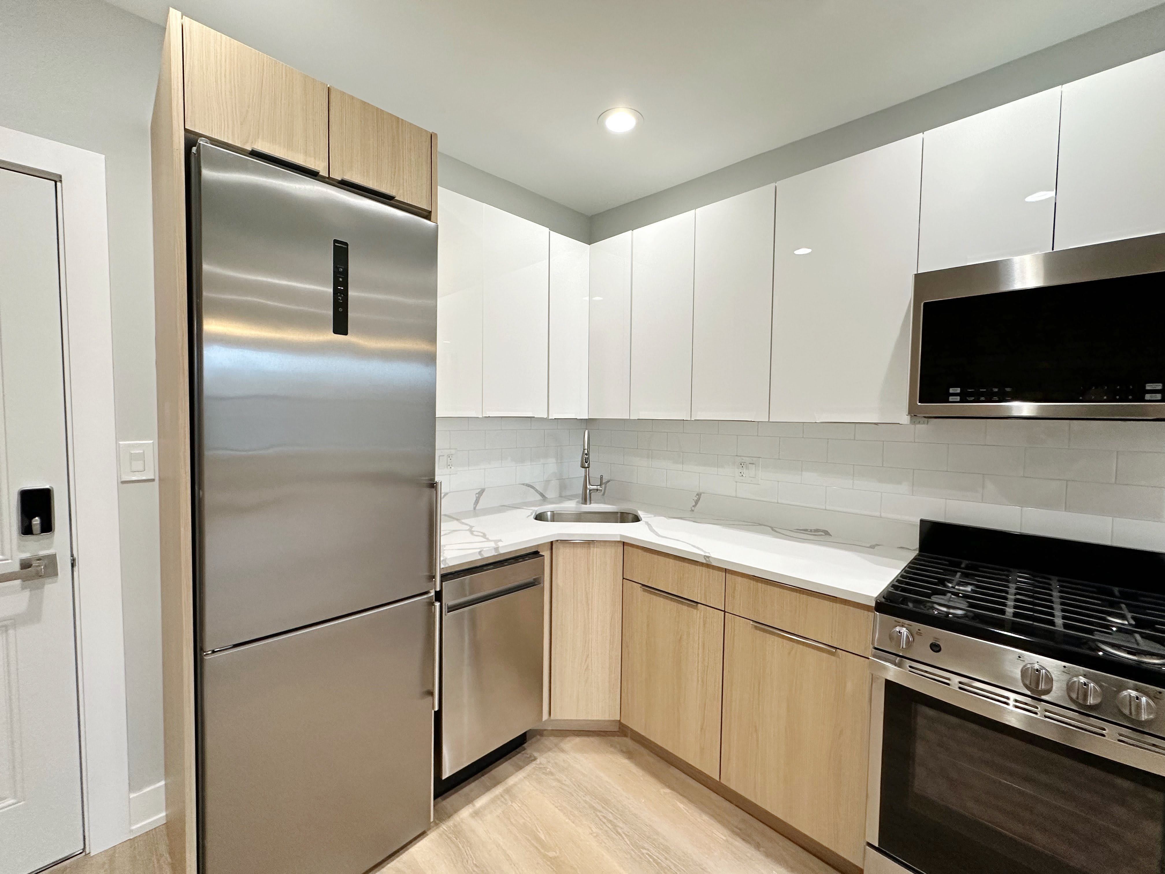 1554 W Juneway Terrace – photo 5