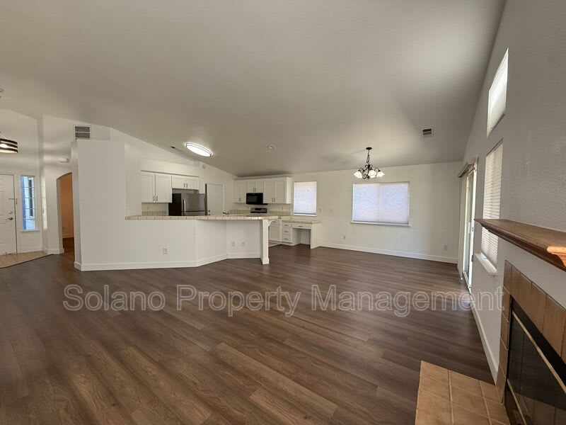 1030 Windmill Dr – photo 5