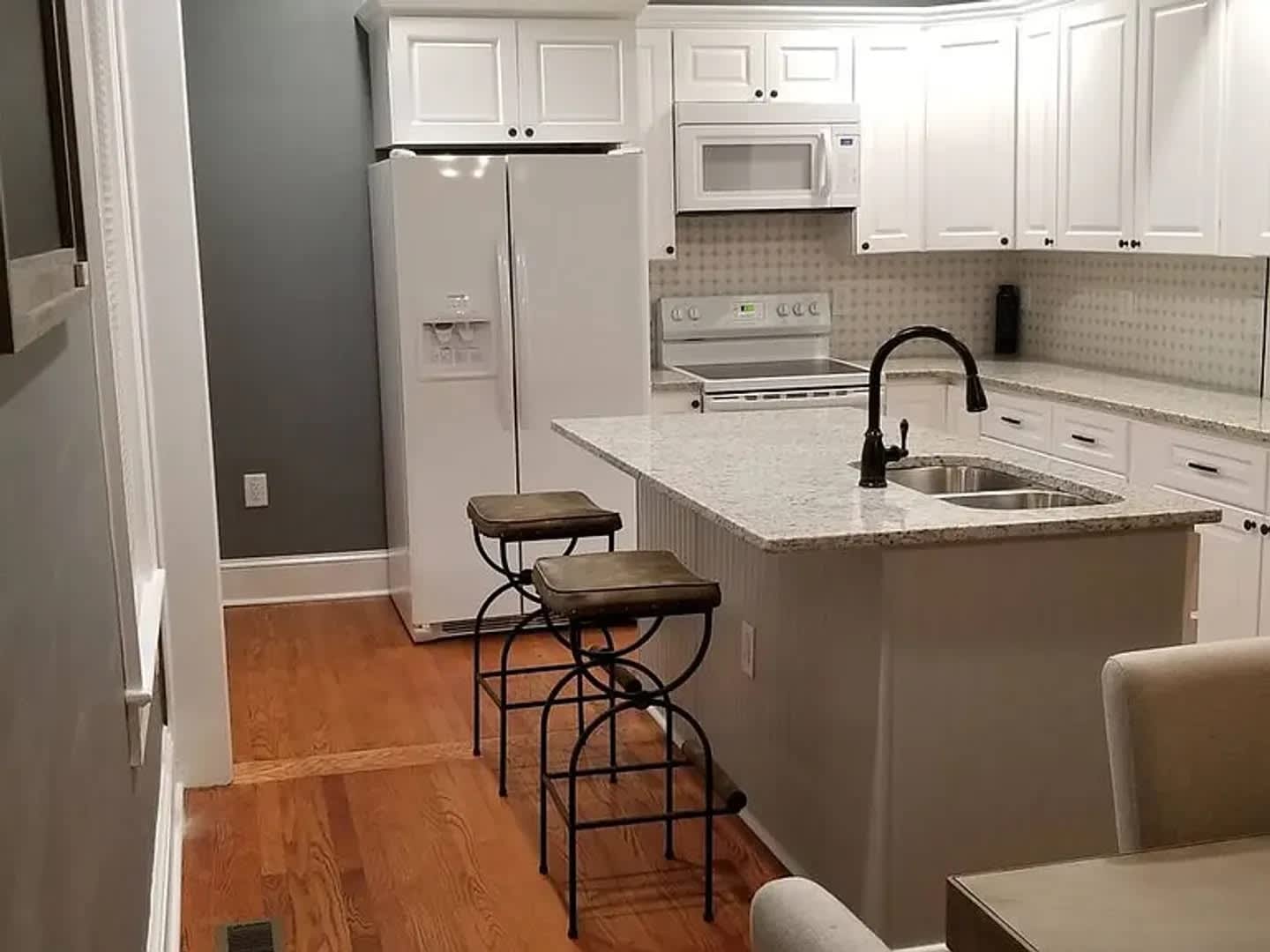 Furnished And Completely Renovated 3 Bed 2 Bath Craftsman Bungalow In Burlington S Historic District – photo 2