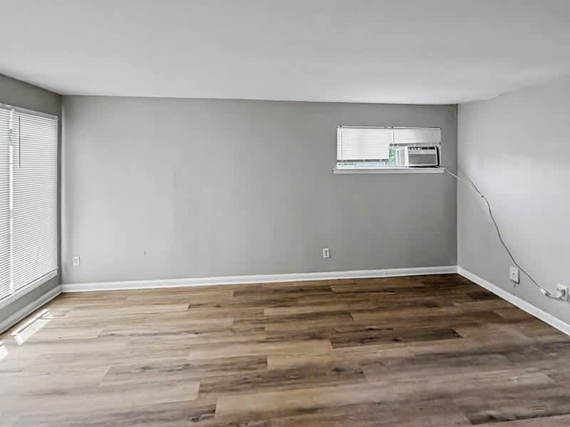 2086 Hubert Avenue 2 – photo 2