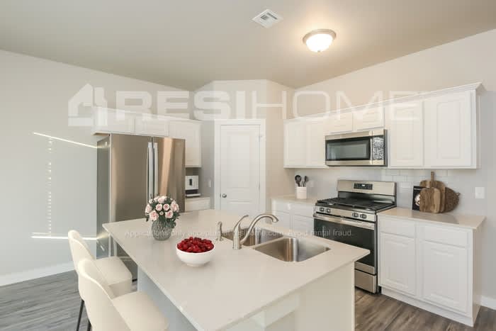 9005 Northwest 142Nd Street – photo 2