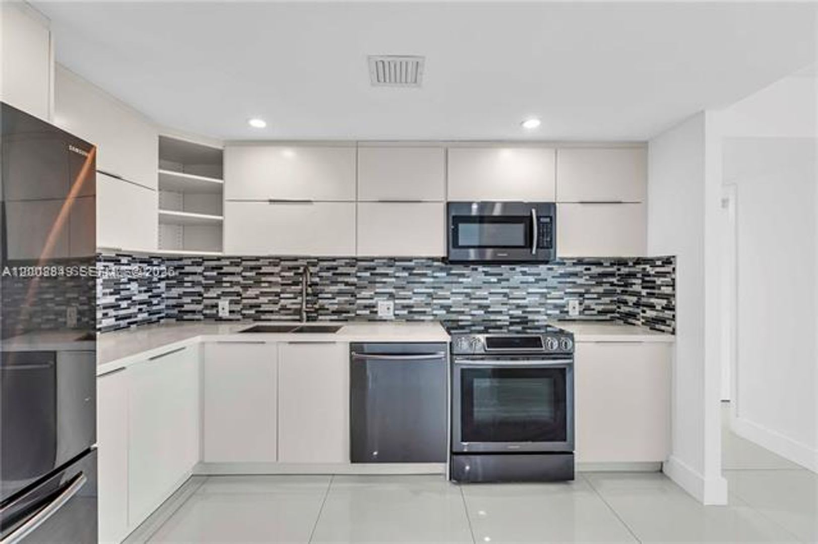 100 Bayview Dr cu-508, Sunny Isles Beach, FL 33160 – photo 3