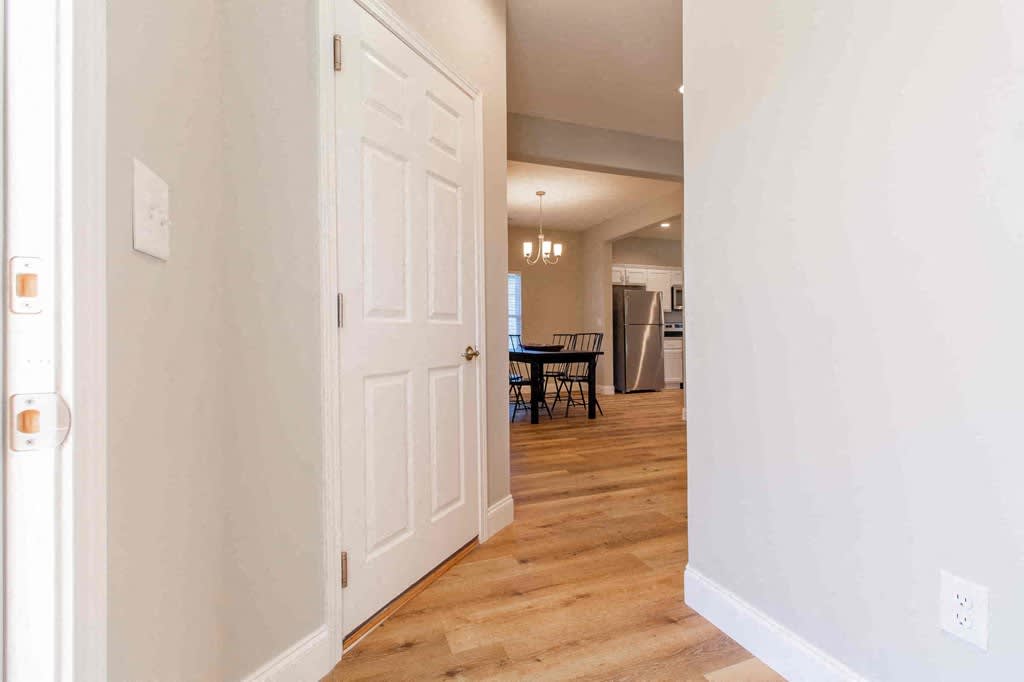 1420 Cora Ln – photo 3