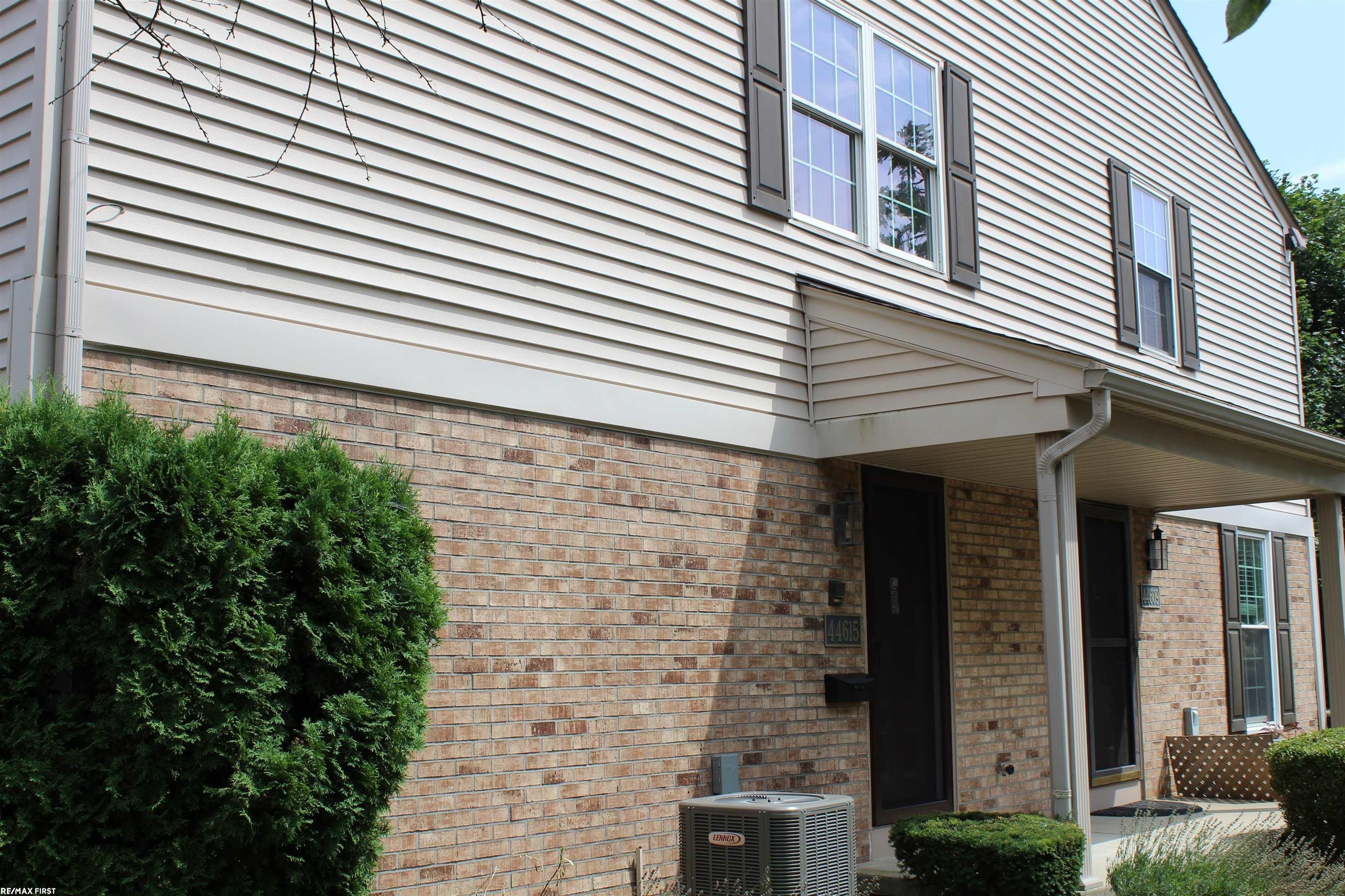 44615 N Bunker Hill Drive – photo 1