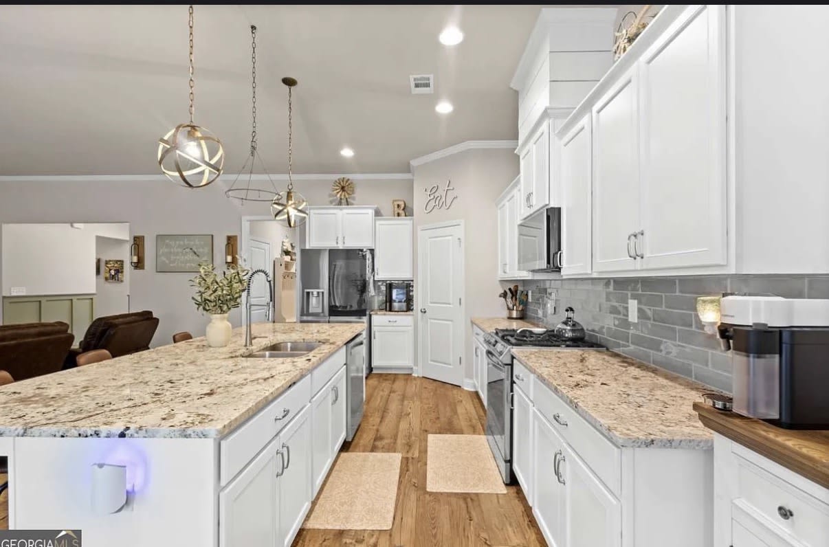 2121 Charmond Drive – photo 4