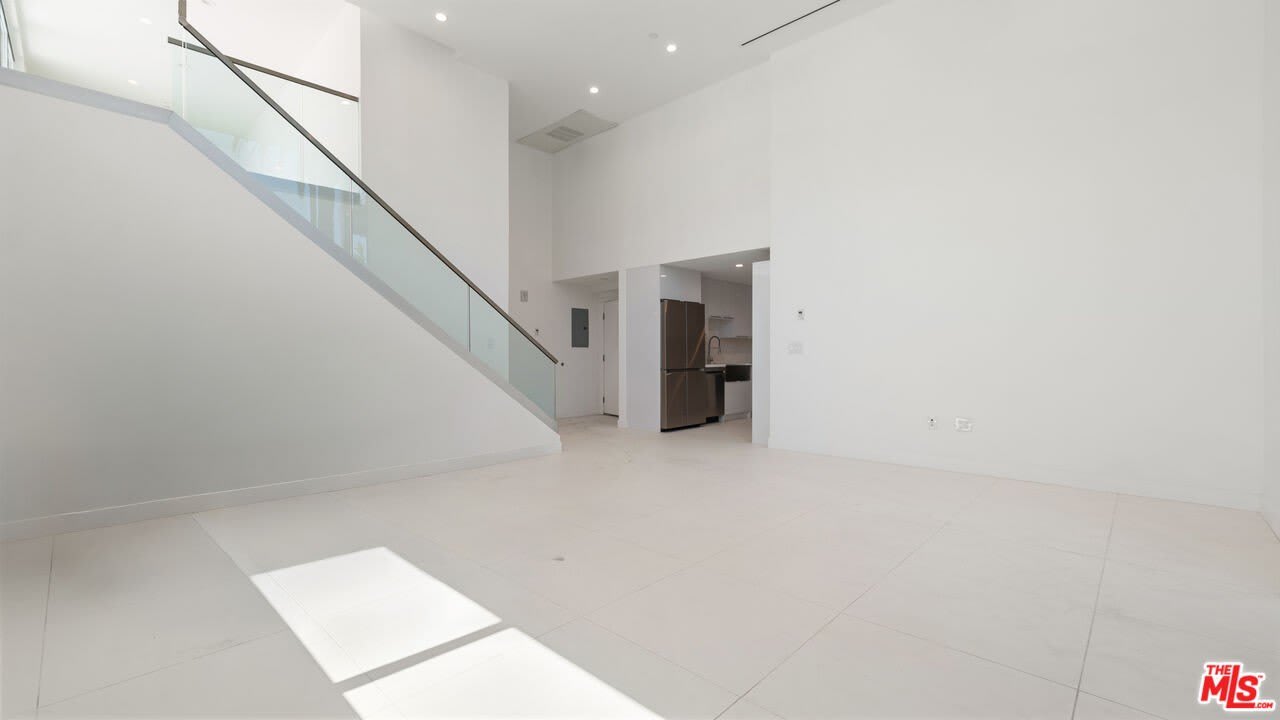 621 N Kings Rd – photo 4