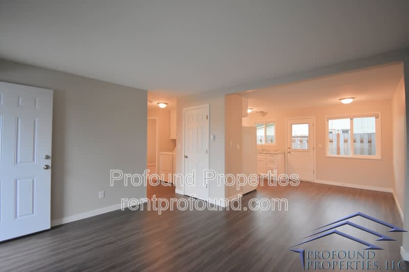 742 SE 13th Avenue – photo 1