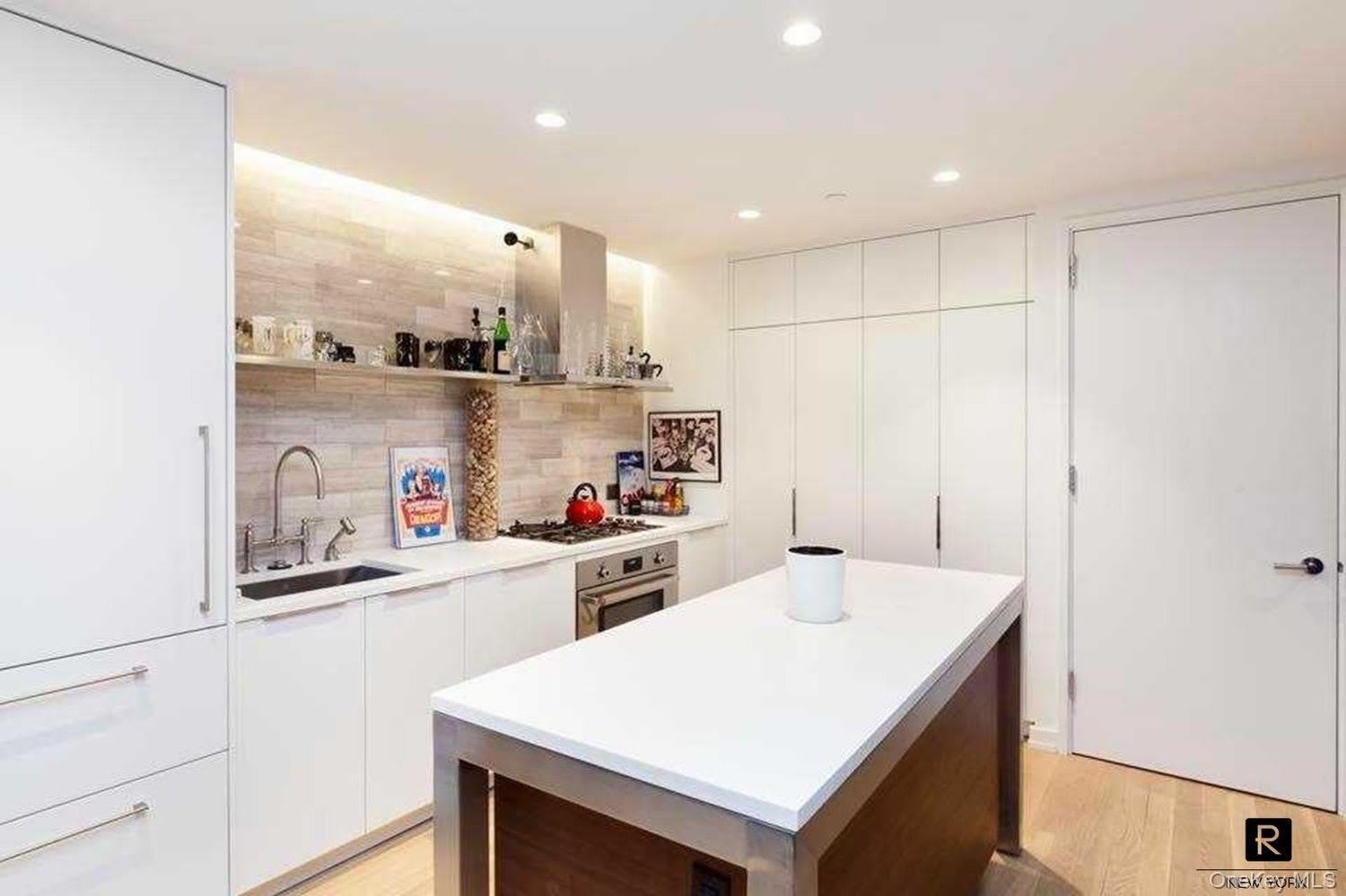 234 E 23rd Street – photo 3