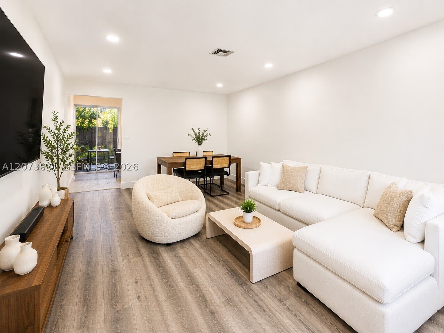 4555 Arthur St – photo 1