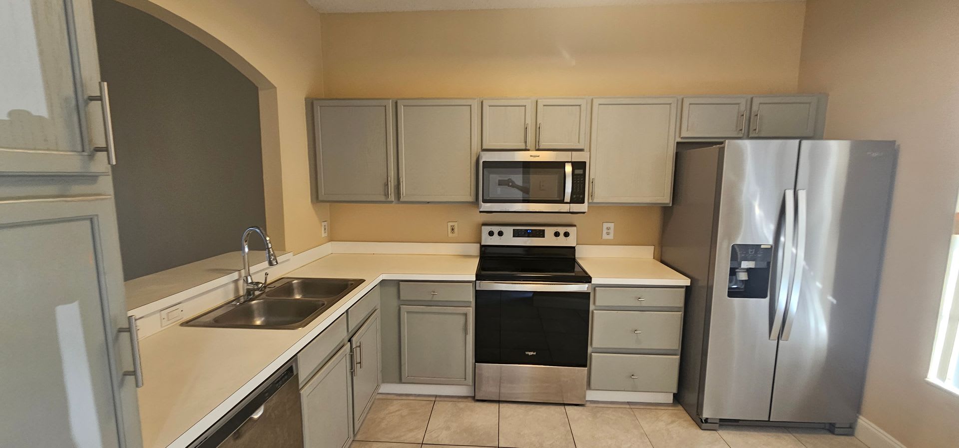 3 BEDROOM / 2 BATH – photo 2