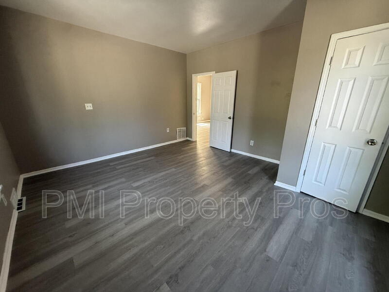 1943 N 38th St – photo 4