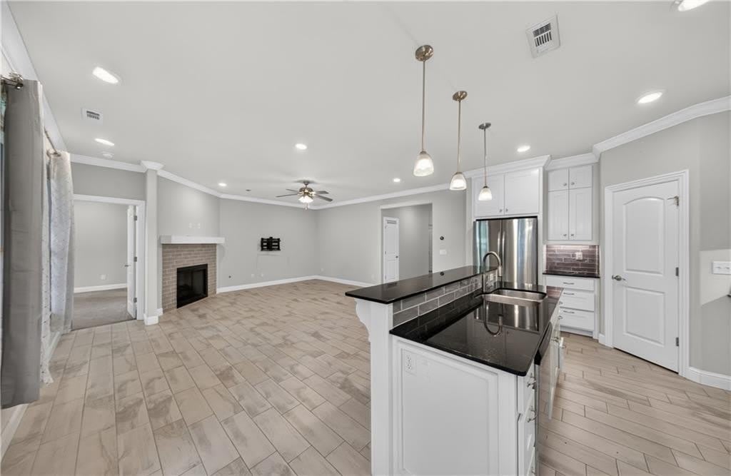 730 Winston Place – photo 5