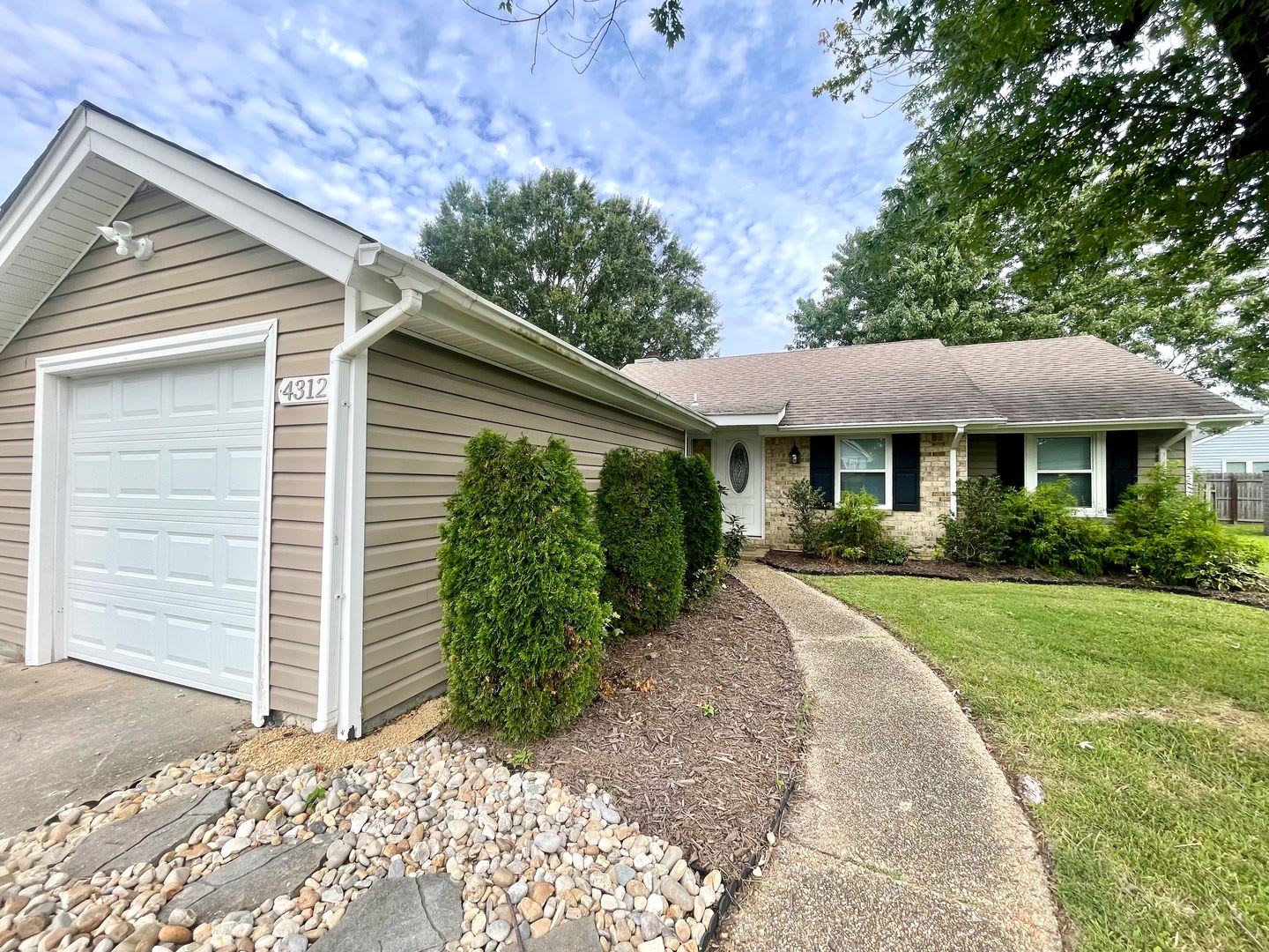 Charming 3-Bedroom Home with Bonus Flex Space – photo 1