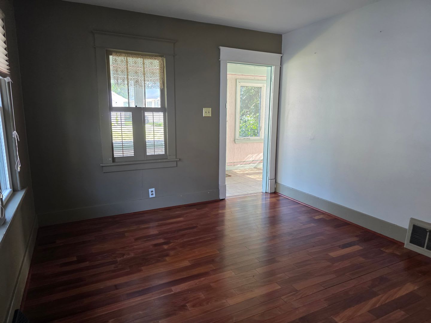 3-Bedroom, 1-Bathroom Home with Basement & Garage – $1,300/Month – photo 5