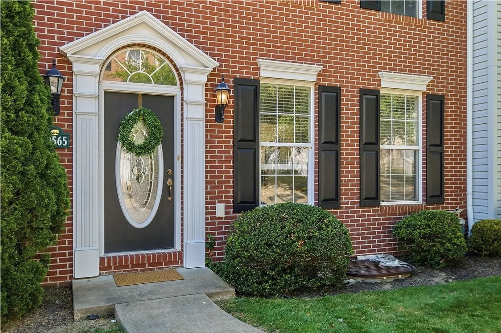 Beautiful Home with LVP Flooring and Fresh Paint Throughout – photo 3