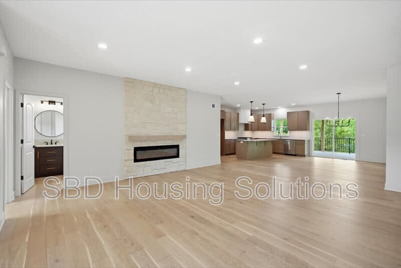 1416 NE Ernest Way – photo 3