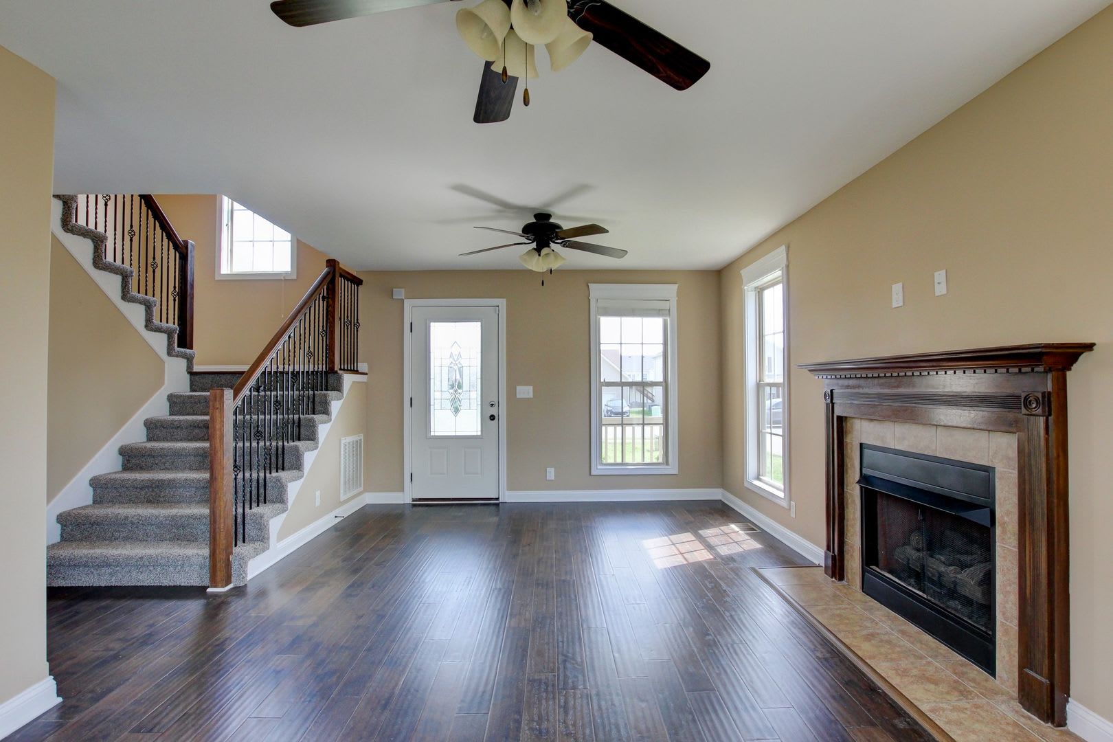 Beautiful Two Story Home With Hardwood Flooring and Fireplace – photo 4