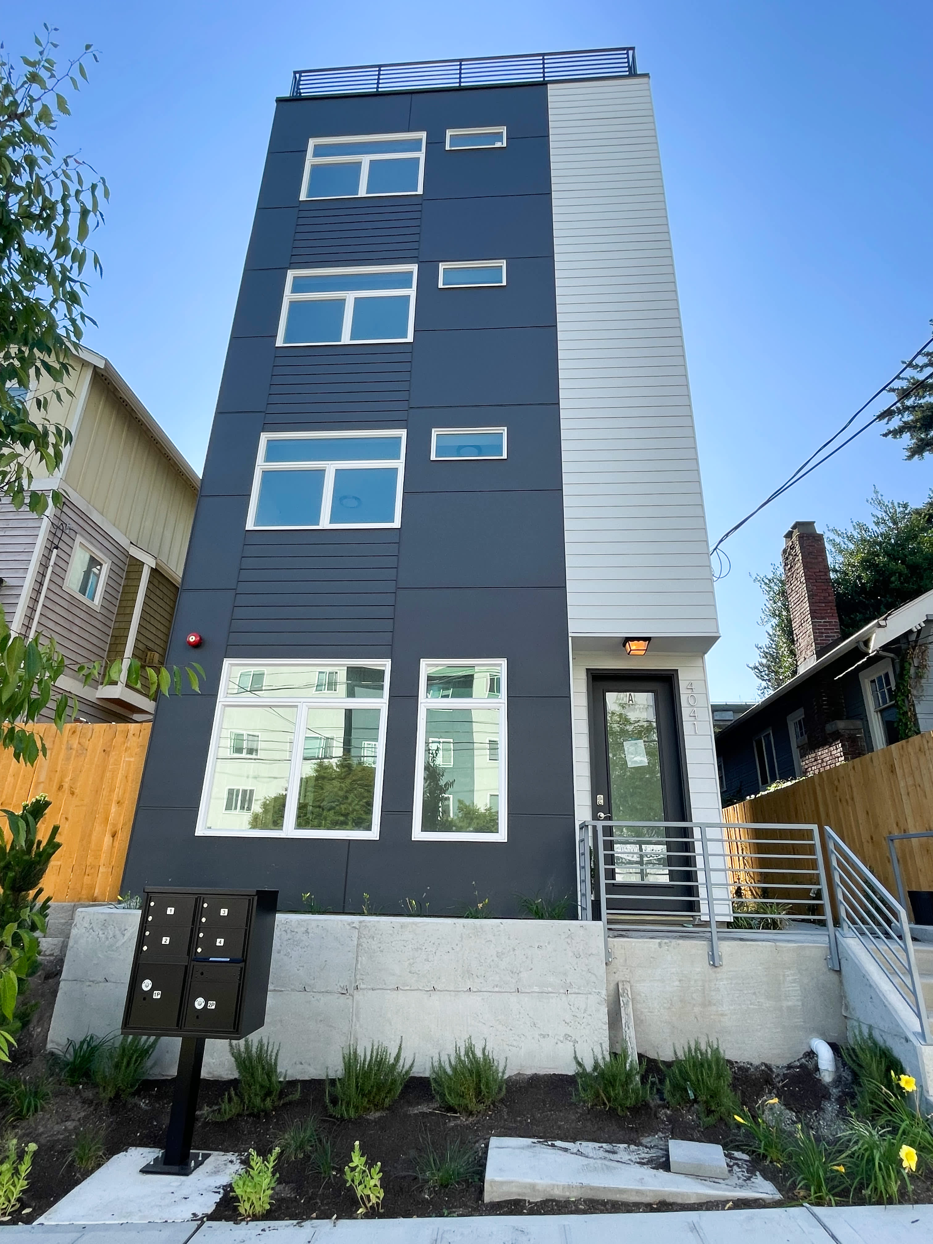 Iris Apartments – photo 1