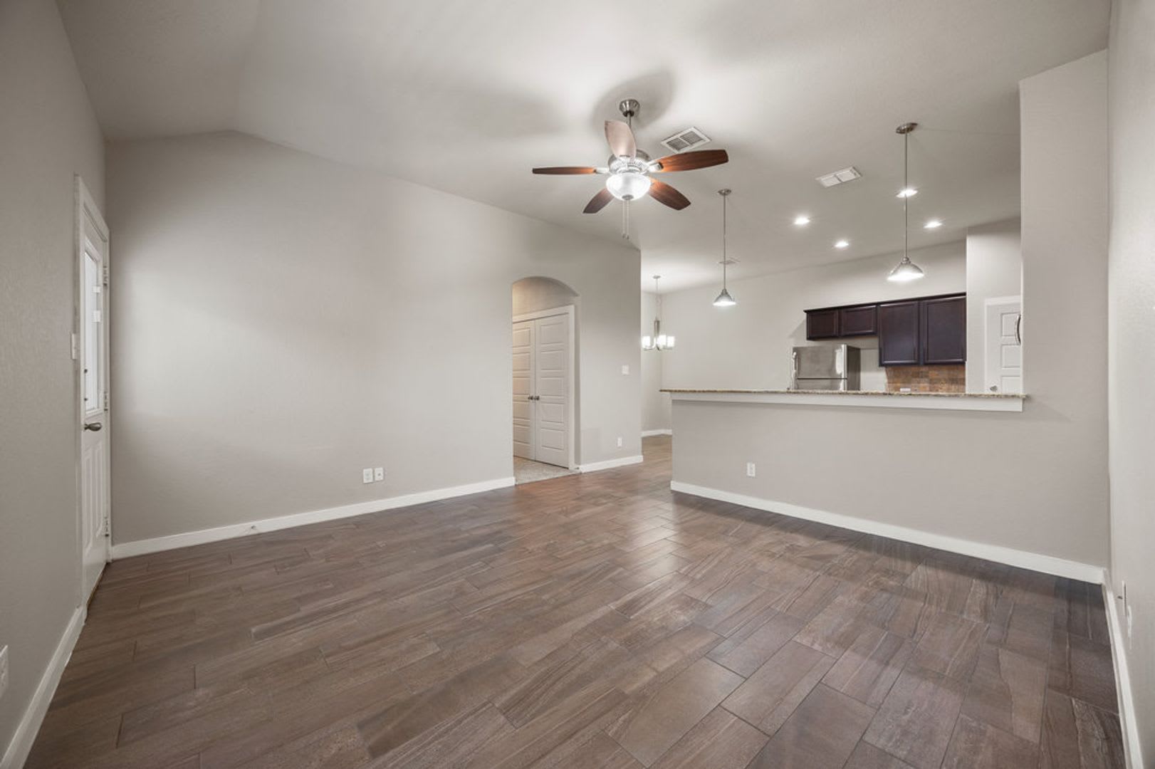 Beautiful 3 Bedroom Duplex Located in New Braunfels, Texas! – photo 2