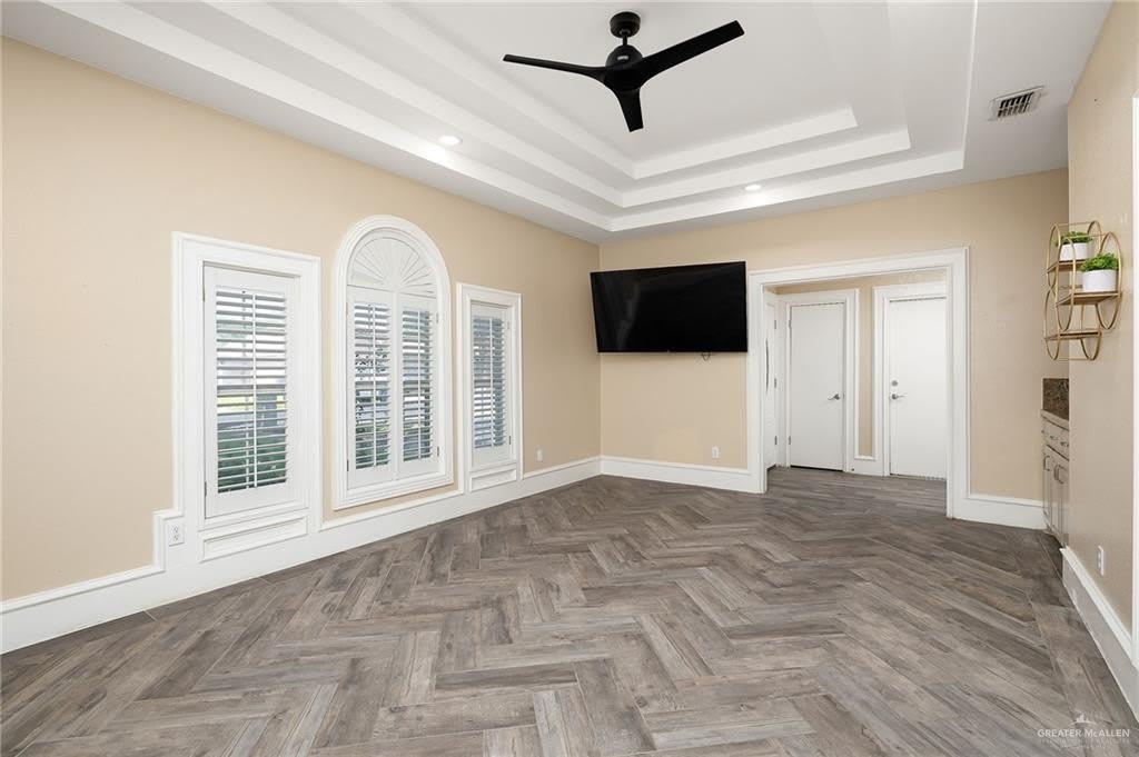 413 E Wisteria Avenue – photo 2