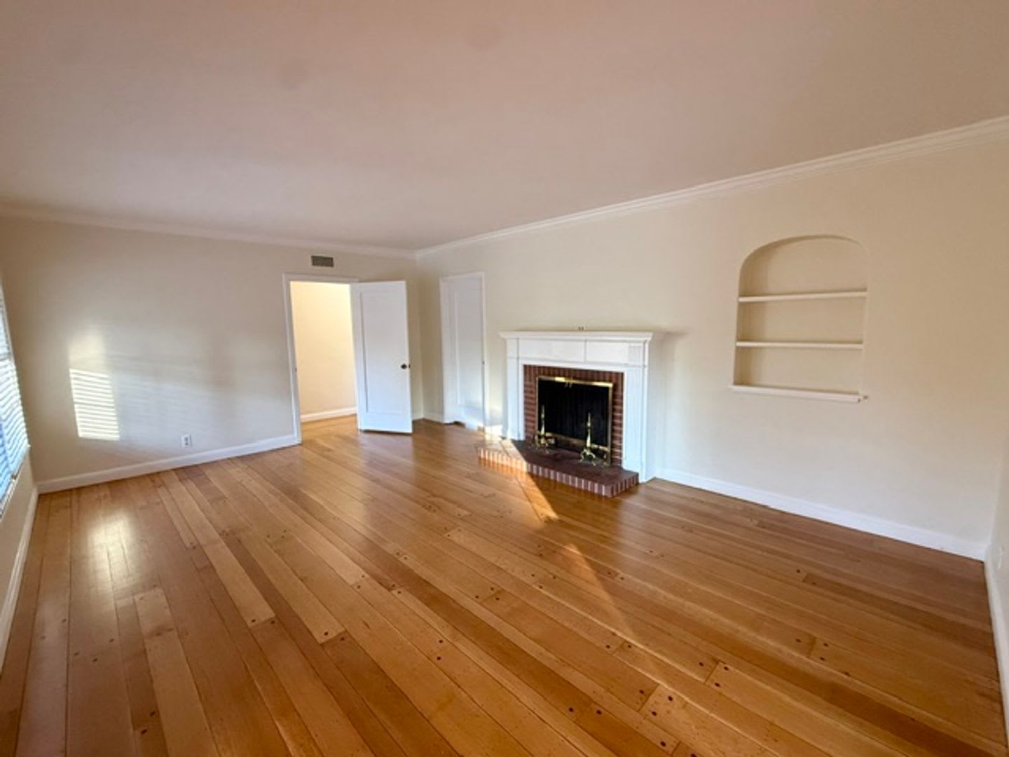 Walk to Trader Joe’s & Hillsdale! San Mateo Gem with Sprawling Backyard – photo 4