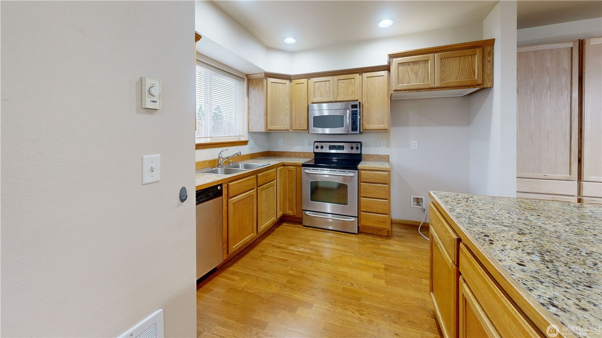 2 Bedroom Condo in Burlington – photo 4