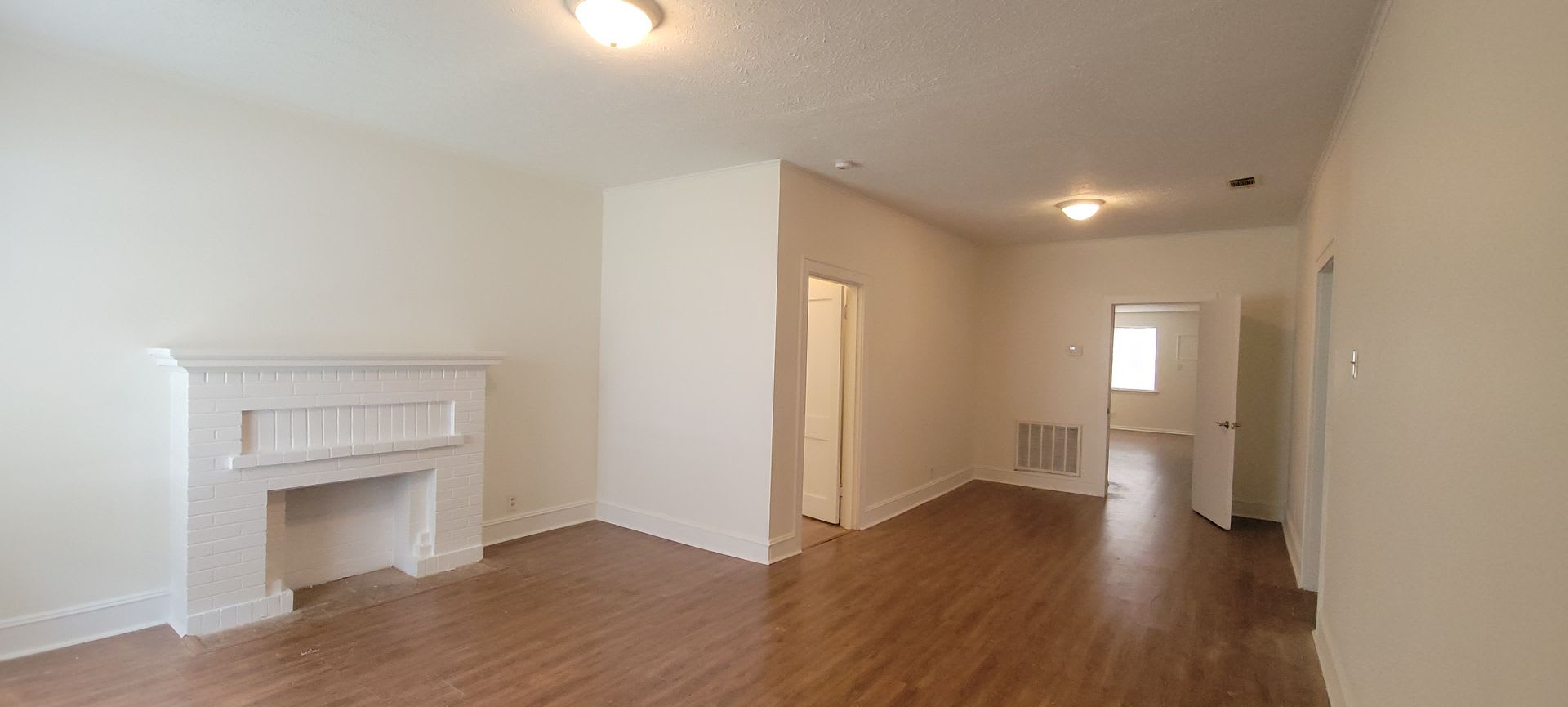 Great 3 bedroom/2 bath home with Oven, Refrigerator, Garage, Central Air & Heat! – photo 3