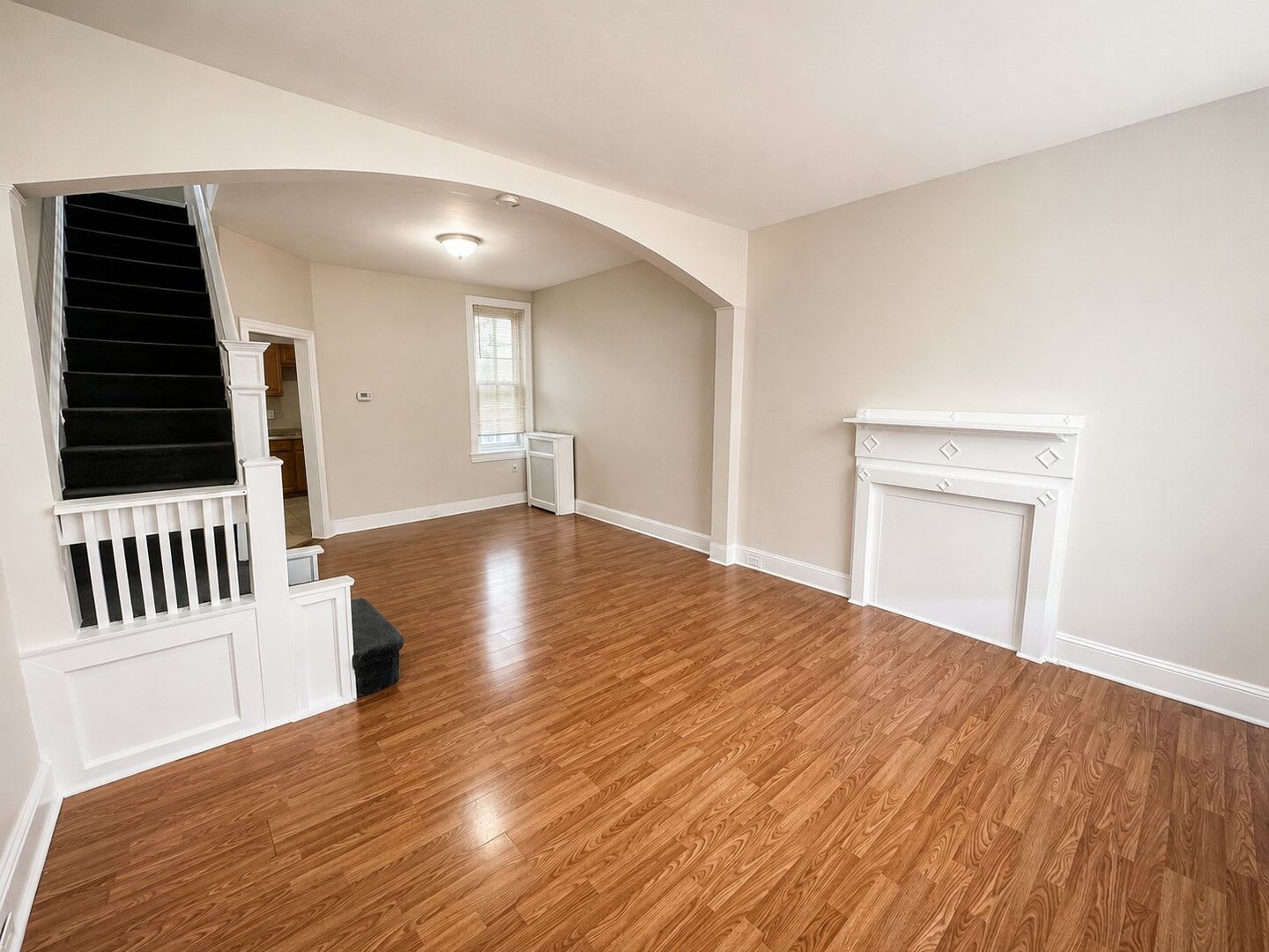 3 Bedroom Philadelphia Rowhome Spacious Layout Convenient Strawberry Mansion Location – photo 2