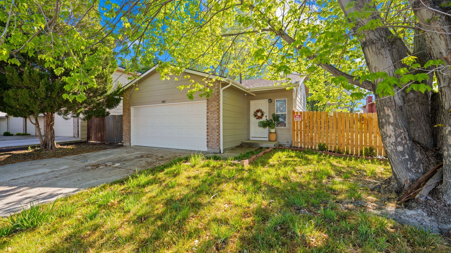 Cute Home, Centrally Located, Near Military Bases – photo 1