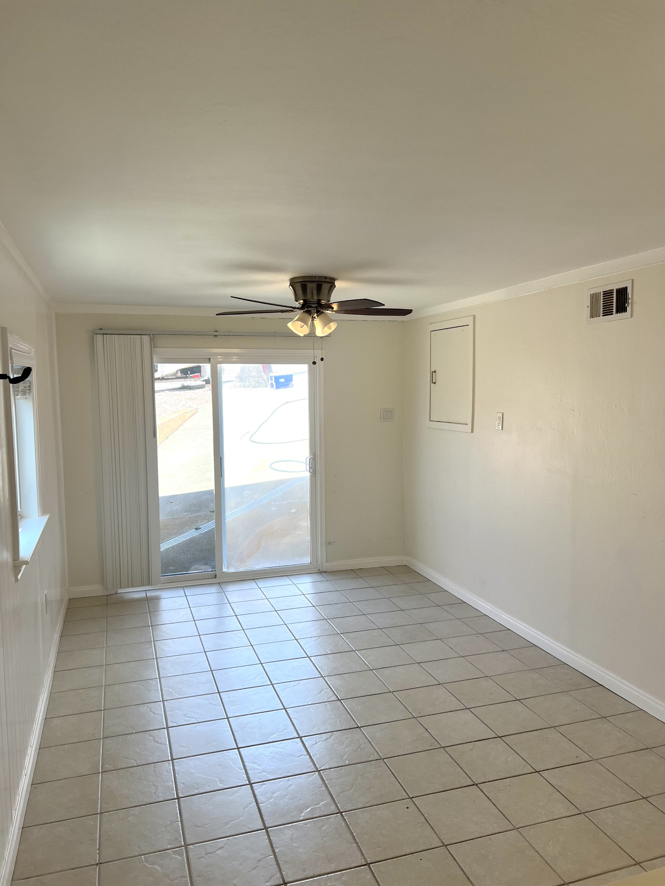 4530 Del Mar Avenue Studio – photo 2