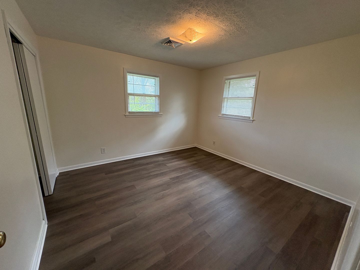 Spacious brick house in Madison Heights – photo 2